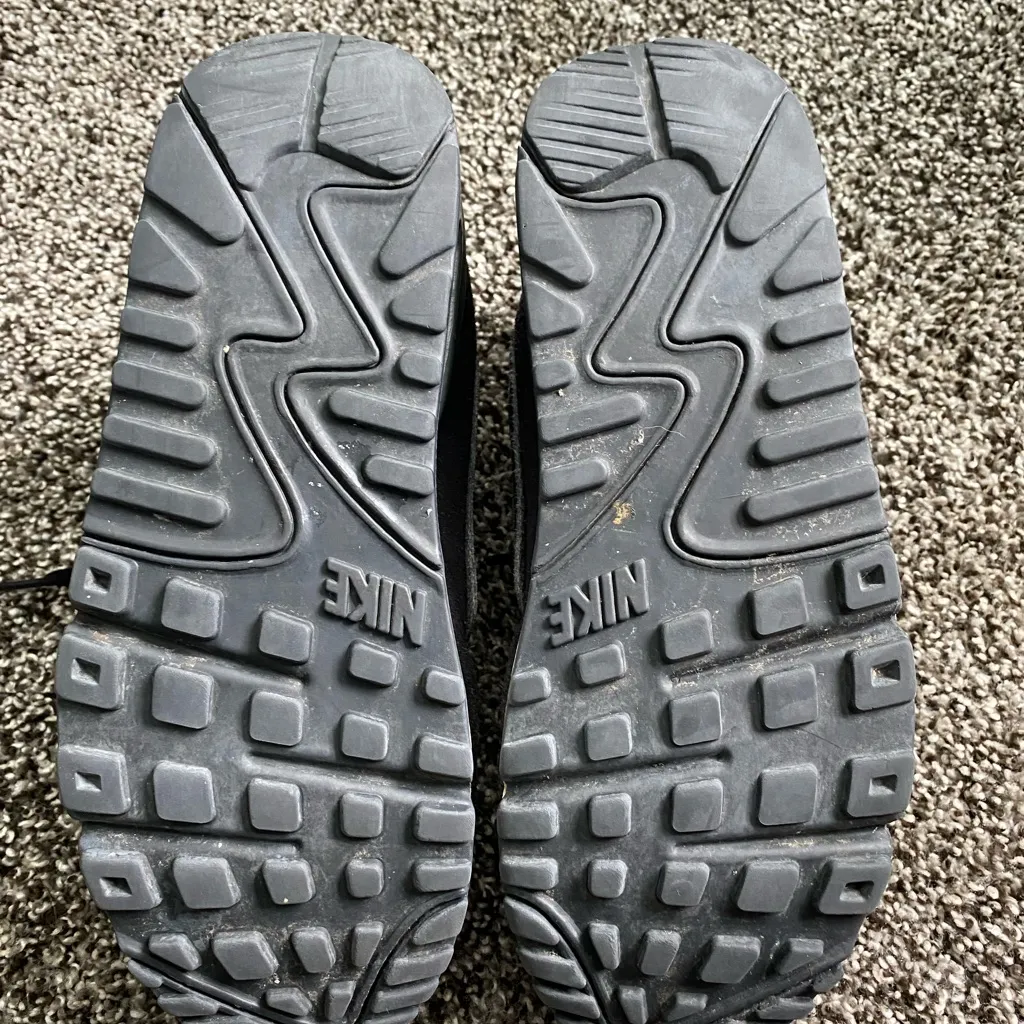 Women’s Nike Air Max Black White and grey shoes - Image 4