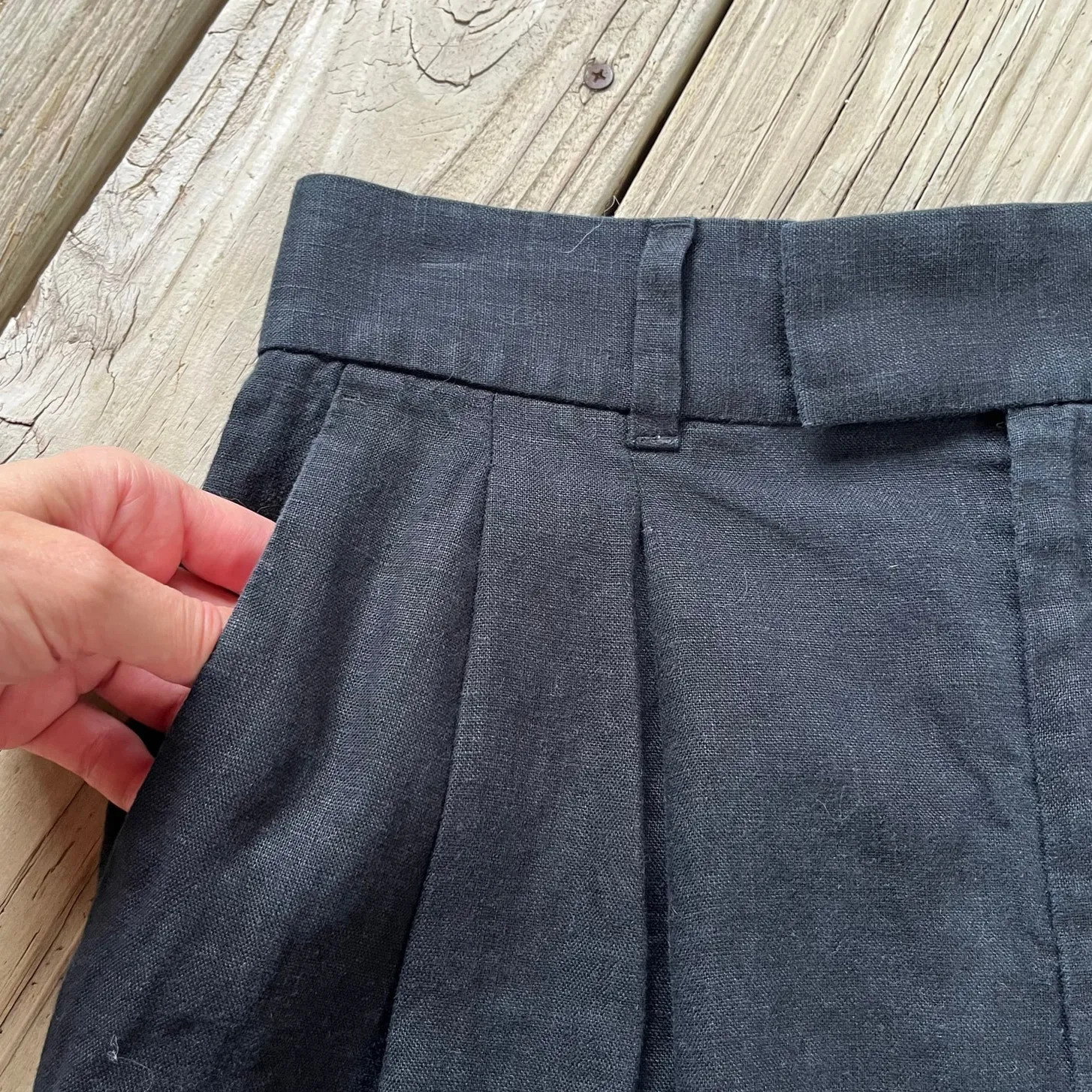 Banana Republic Women's Palma Linen Bermuda Shorts Black Size 10 - Image 3