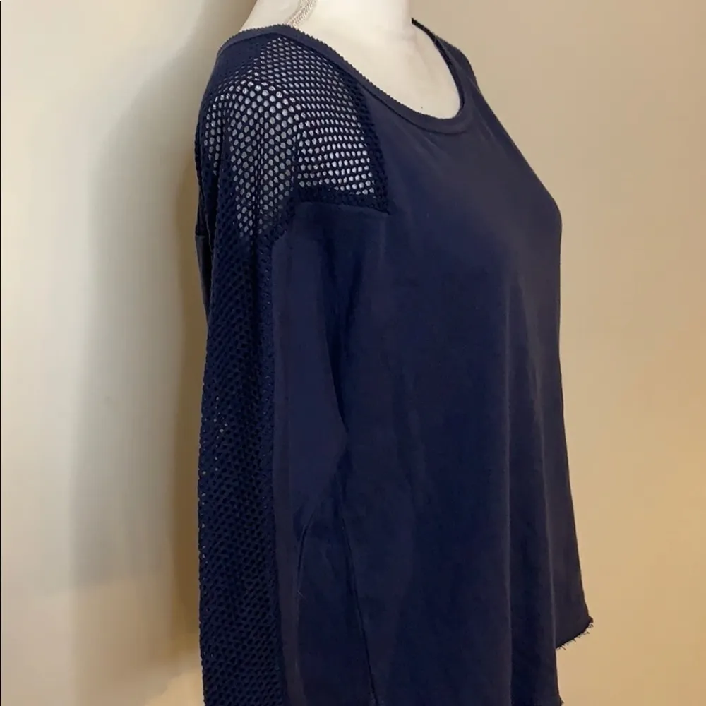 Roxy NWT Navy Mesh Detail Top Large - Image 6