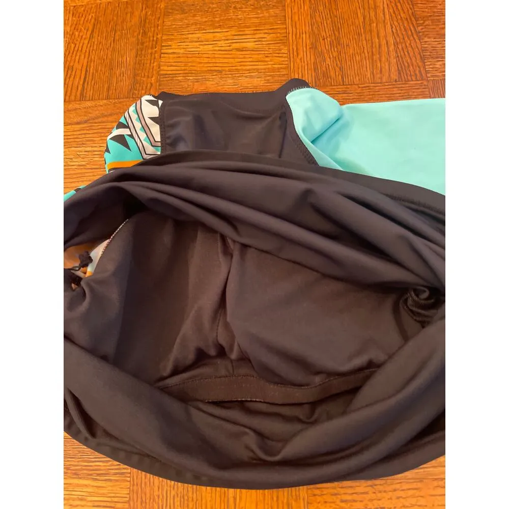 Long sleeve Aztec print rash guard size small Black - Image 5