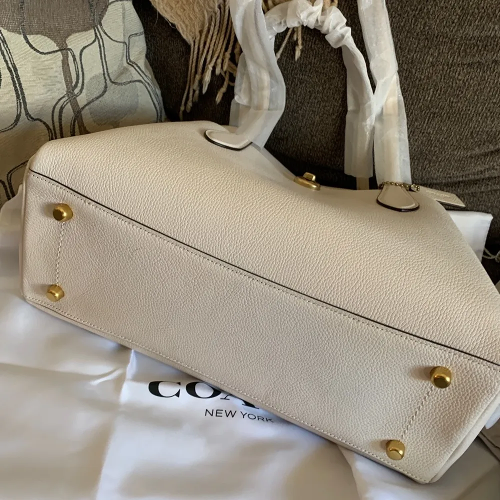 Coach Authentic  1941 Pebbled leather 3 compartments turnlock carryall/tote/Crosb - Image 12