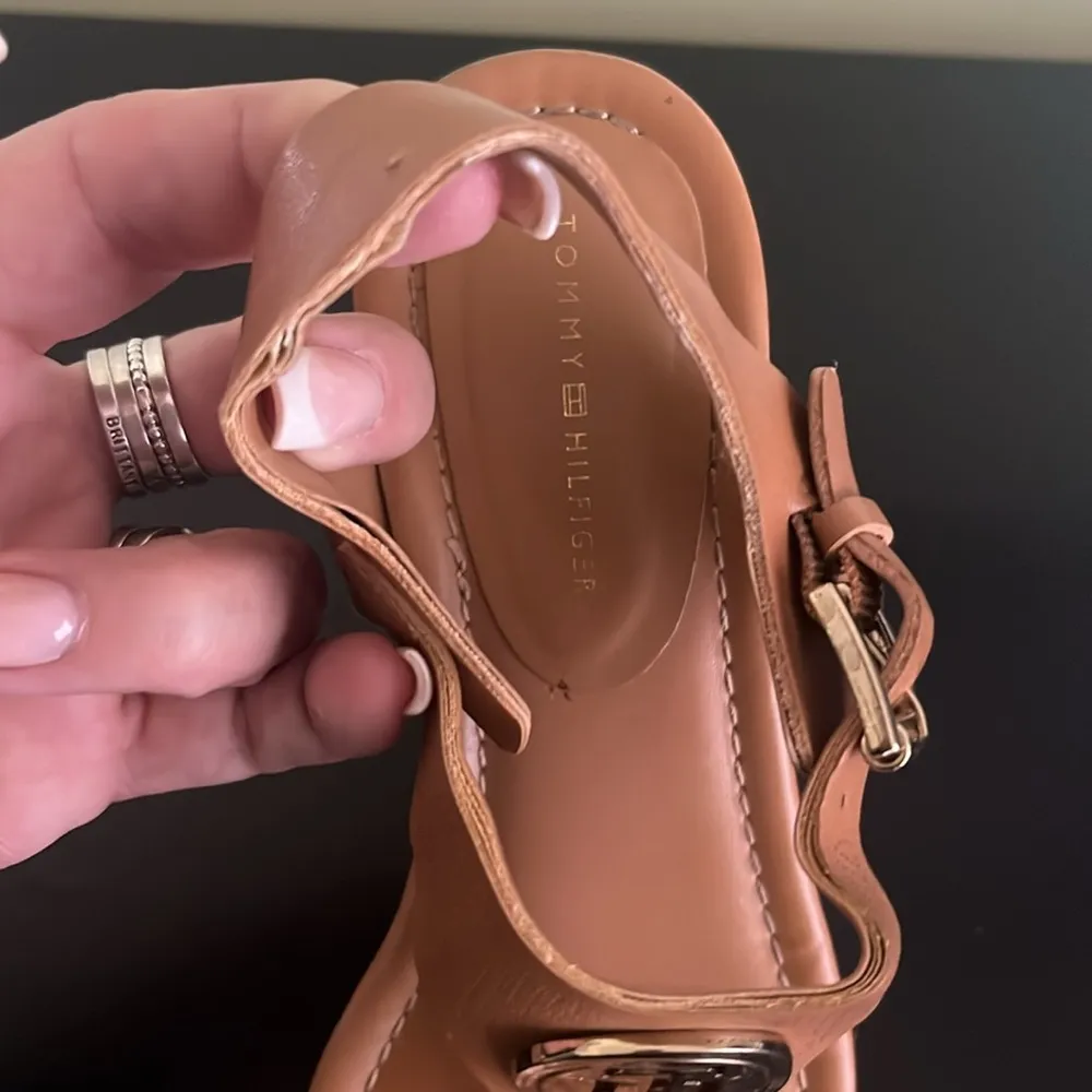 Tommy Hilfiger faux leather thong sandals - Image 8