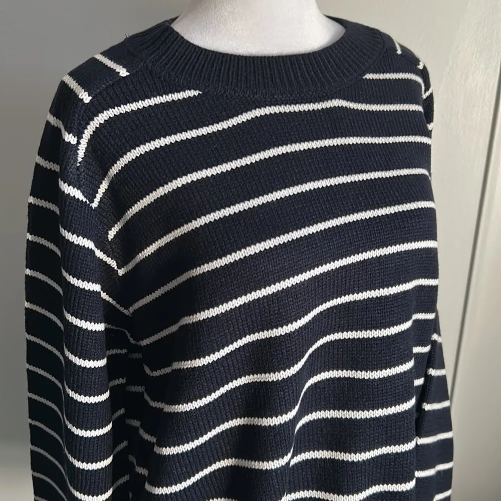 New Women’s Plus T TAHARI Navy and White Striped Crewneck Sweater - Image 7