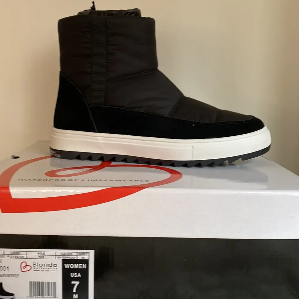 NIB 💦Waterproof💦 Black Blondo Booties - Image 2