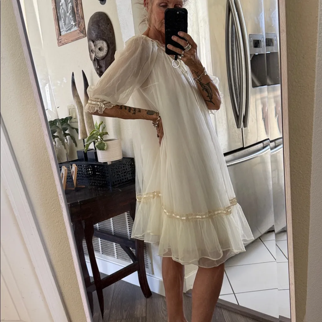 1950s Vanity Fair Peignoir Set full sweep swing Size
Swing nightgown and robe - Image 8