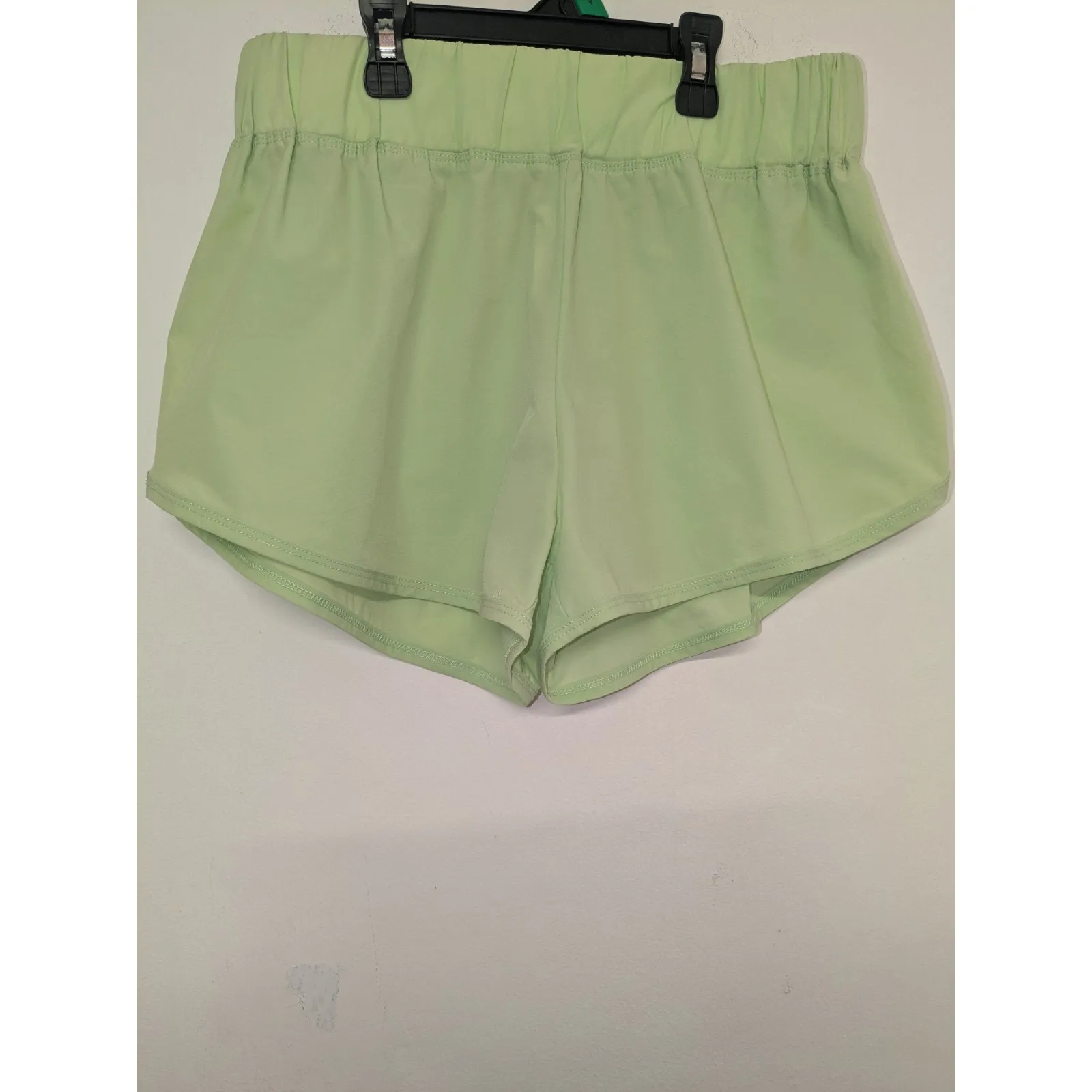 Halara High Waisted Dolphin Hem Casual Shorts 2" Green Size Small NWT - Image 4