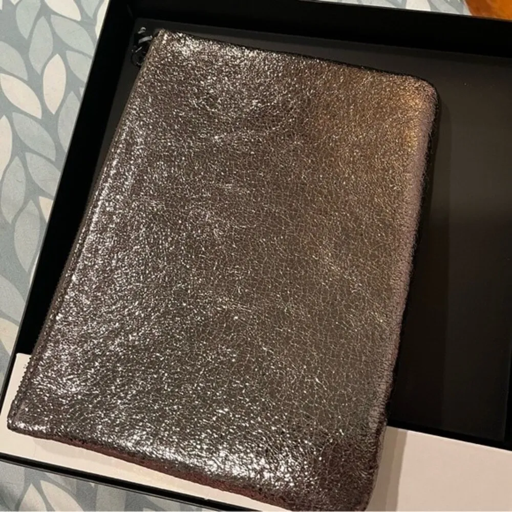 NIB Marc Jacobs x Neiman Marcus Metallic Leather Zip Top Pouch - Image 5