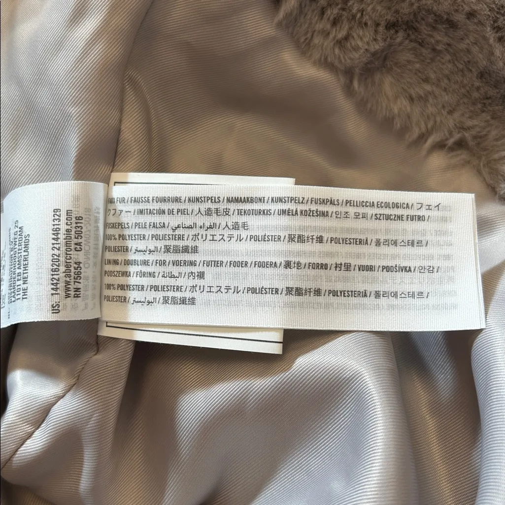 Abercrombie and Fitch Size Small NWT Faux Fur Shawl Collar Snap Jacket Coat - Image 14