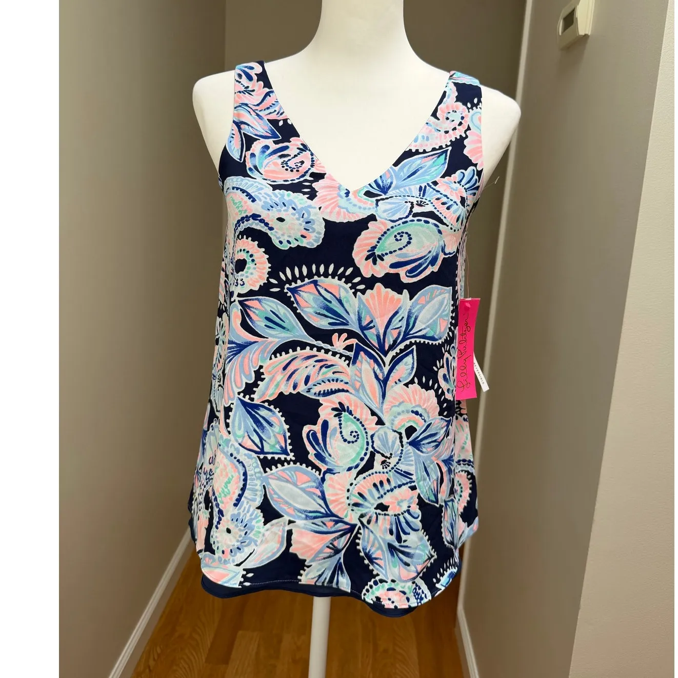NEW Lilly Pulitzer Reversible Florin Sleeveless V-Neck Top Womens 2XS Navy - Image 4