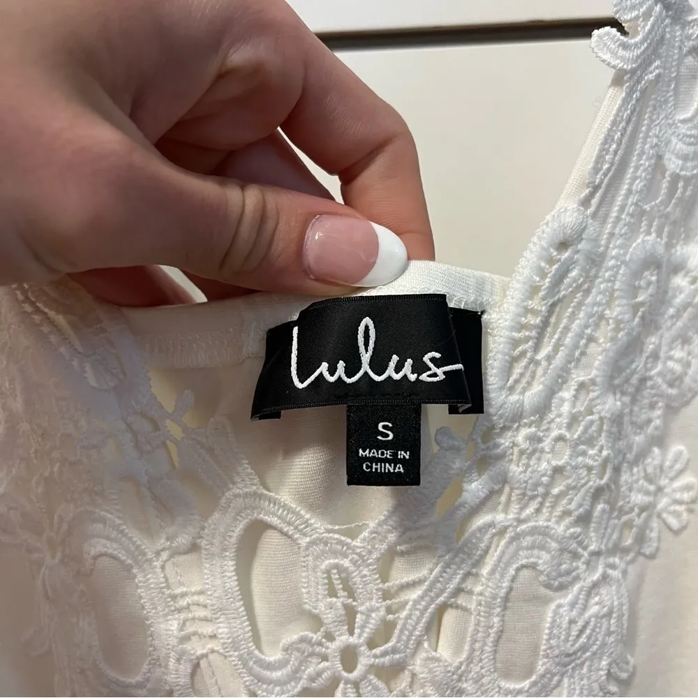 Lulus White Lace V Neck Bodysuit NWT - Image 4