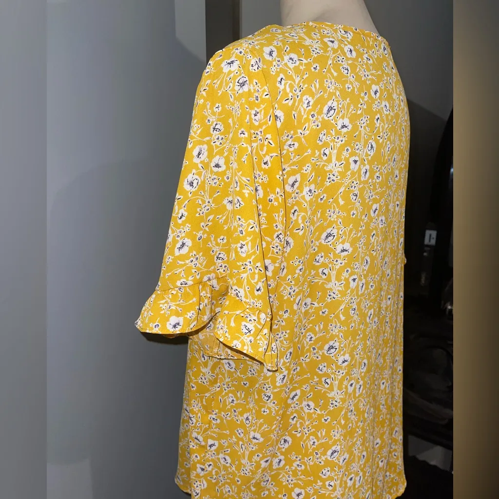 West Kei Yellow Floral Blouse button up short sleeve top shirt woman’s Large - Image 2