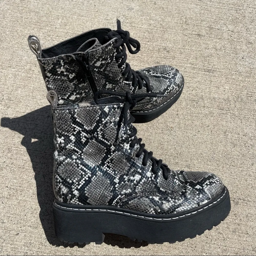 Jeffrey Campbell District Snakeprint Platform Combat Boot size 8 - Image 6