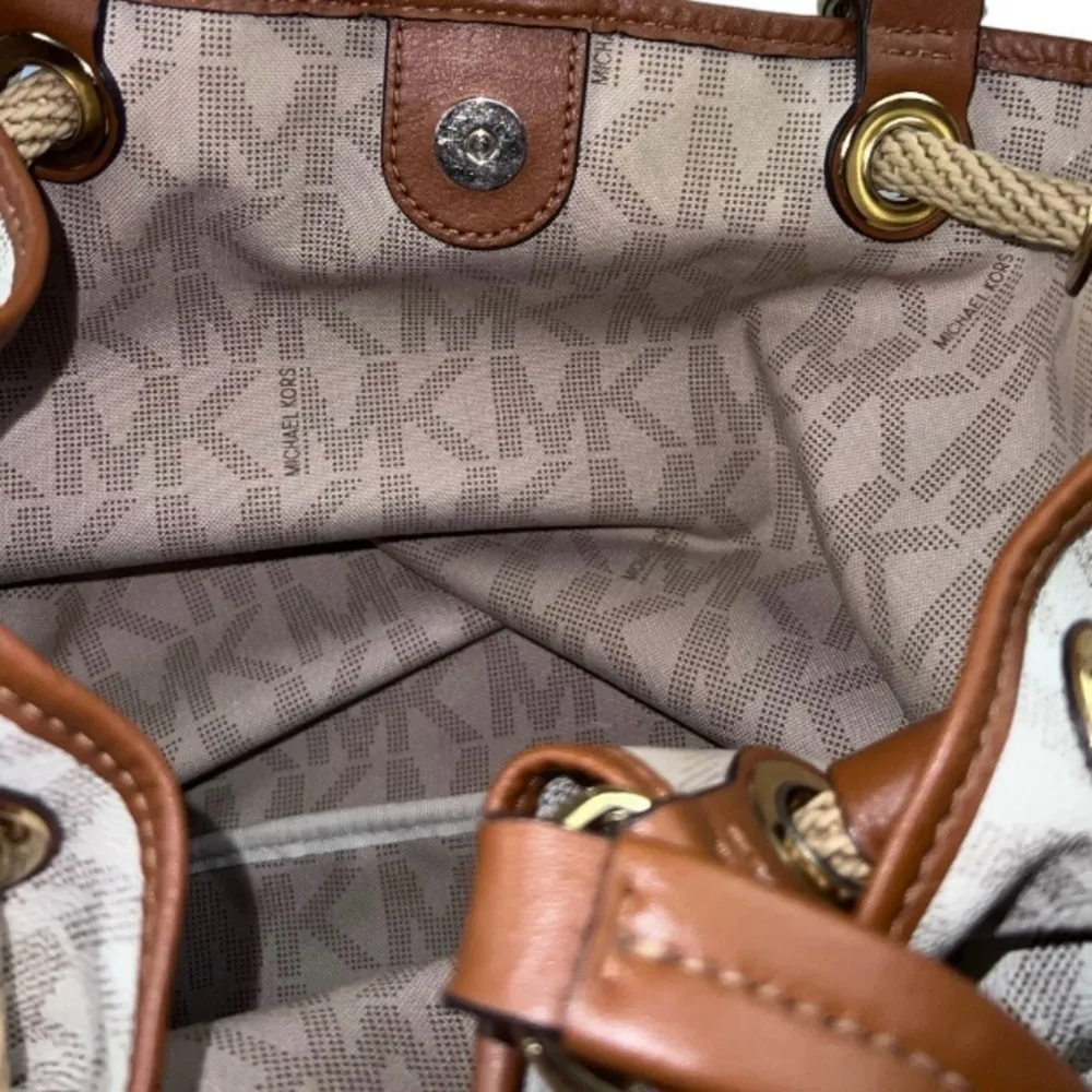 Michael Kors Bucket Bag in the beige monogram print. - Image 2