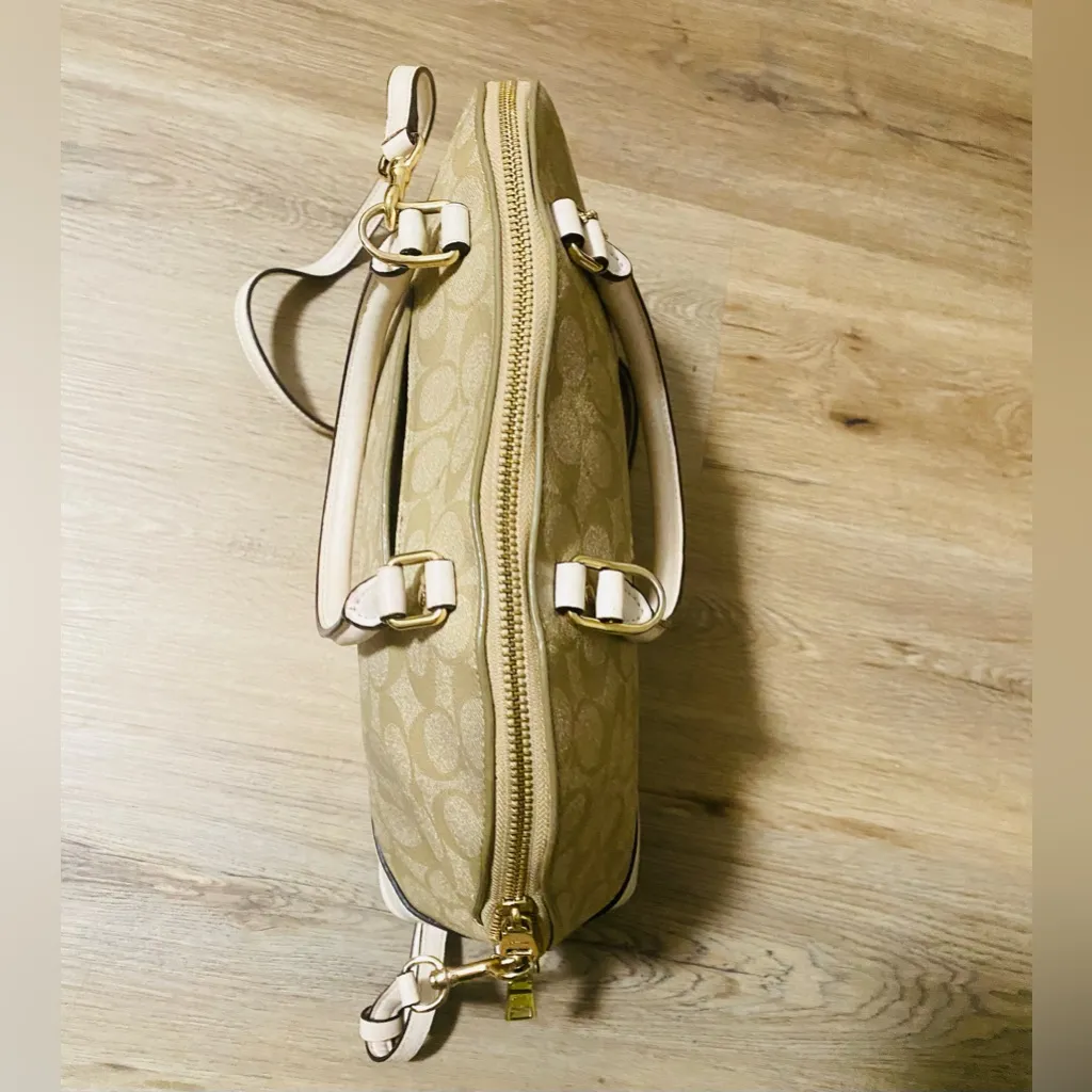 Coach Signature Crossbody Canvas/Leather Handbag With Hang Tag And Gold Hardware - Image 6