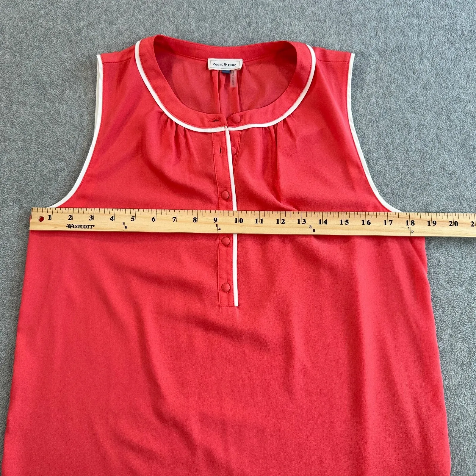 Court & Rowe Coral Pink Sleeveless Blouse Women's Medium Button White Trim Crepe - Image 5