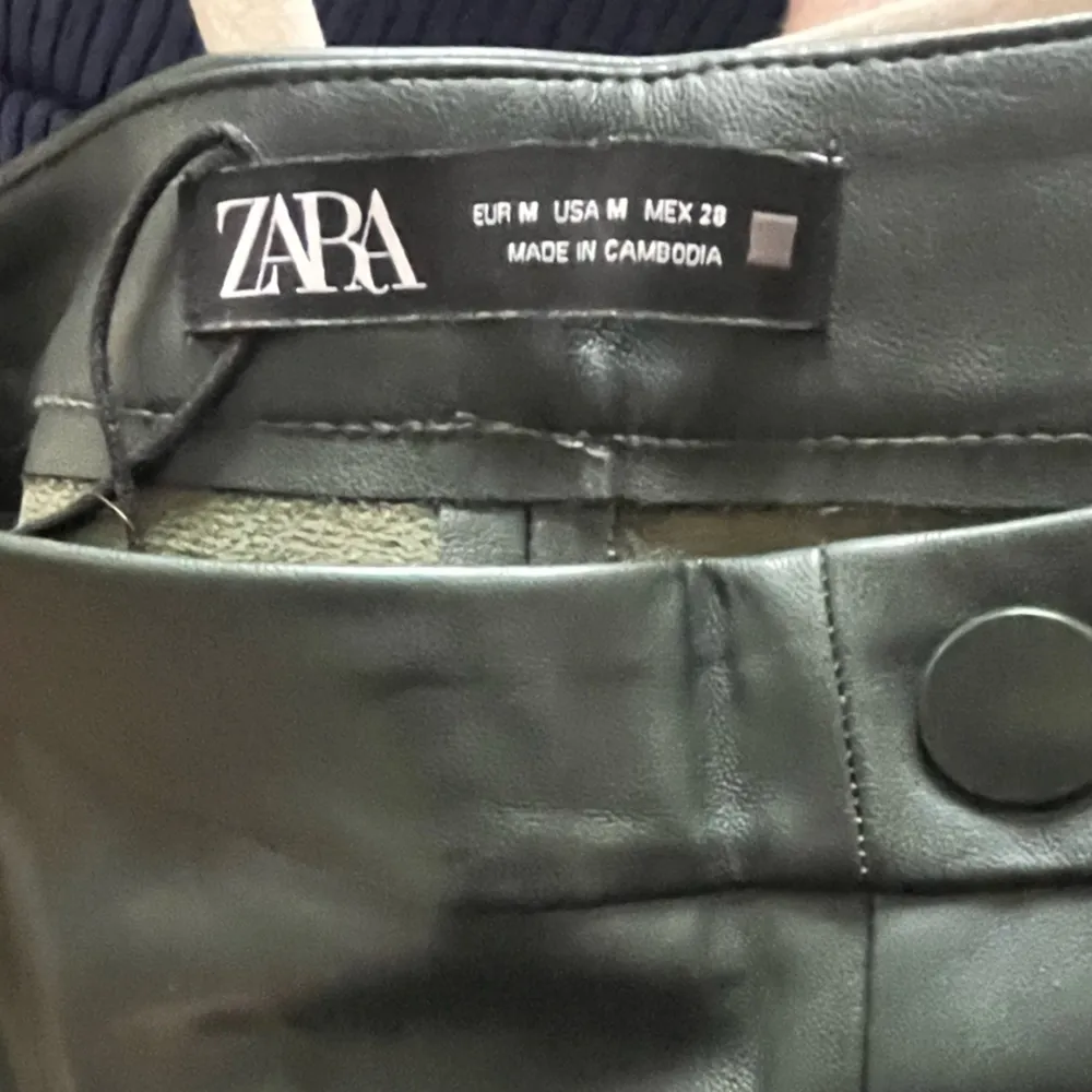 Zara Green Faux Leather Skinny Pants - Image 4