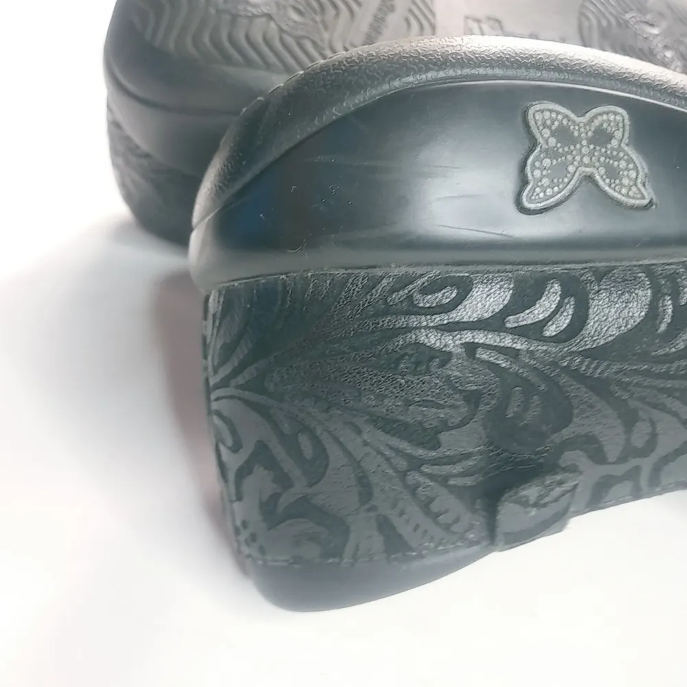 Alegria KEL-431 39 8 Black Engraved Leather Clogs Shoes - Image 3