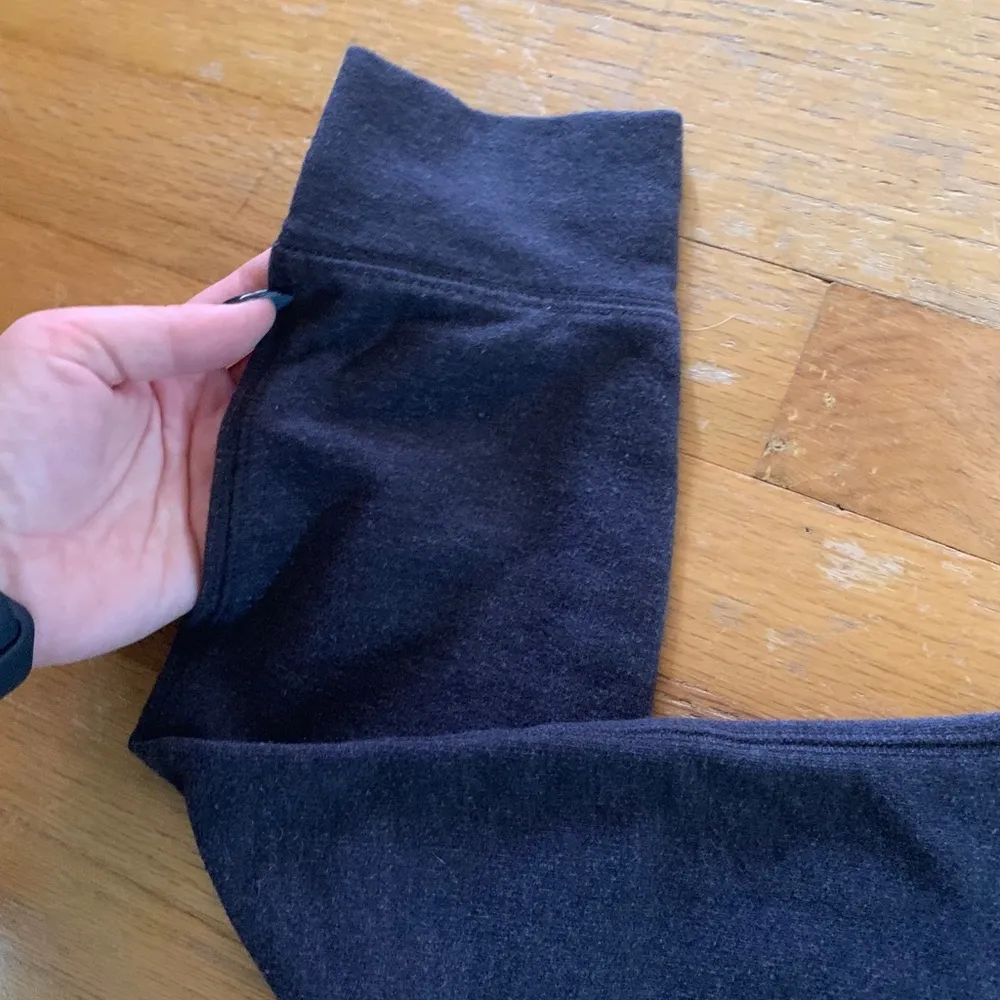 Old Navy Gray  jogger sweatpants size small - Image 4