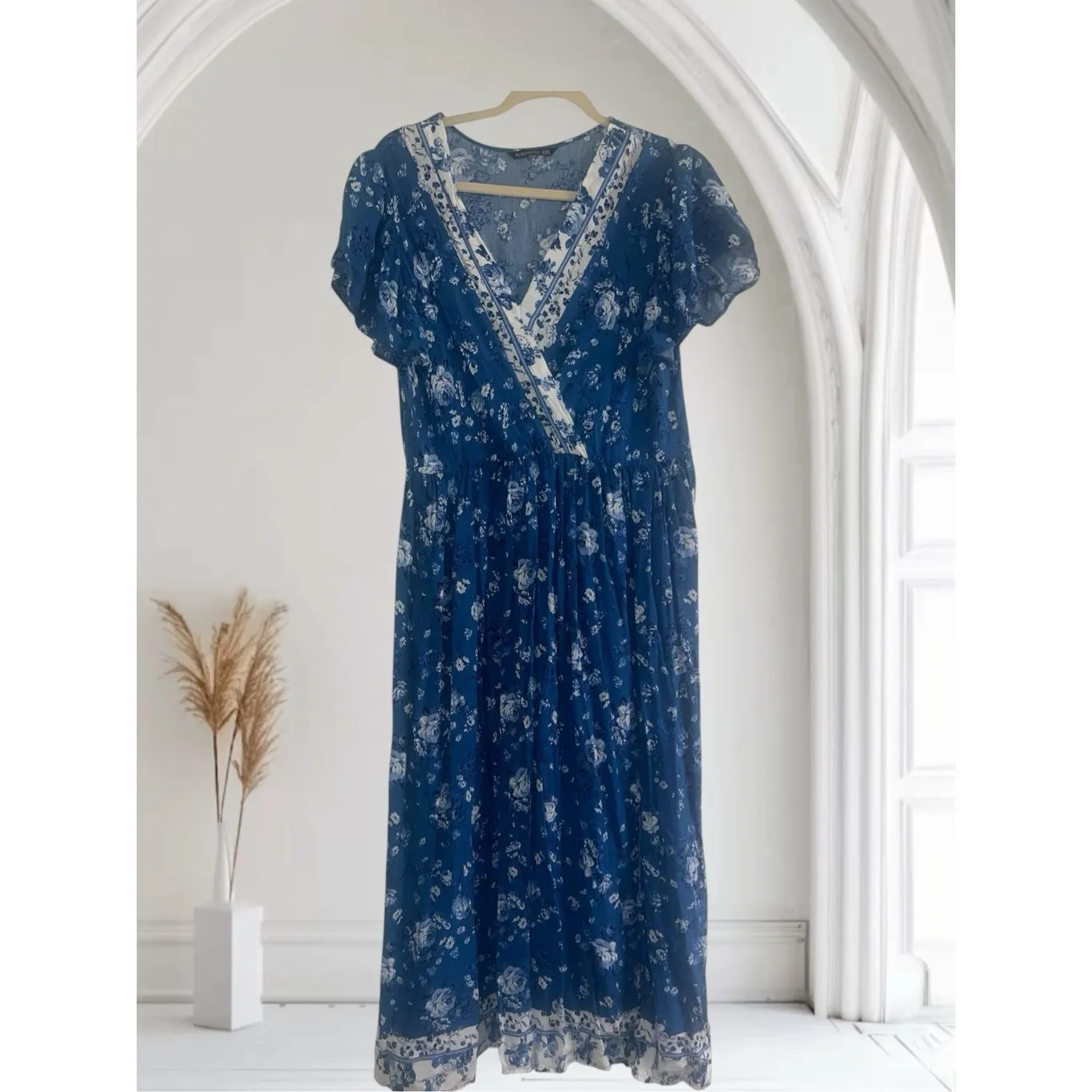 ✨Bloomchic Blue Floral Flounce Sleeves Midi Dress✨ Size 16 - Image 2