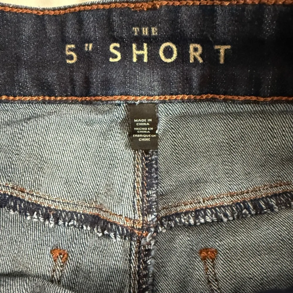 White House Black Market Denim Shorts Cuffed  The 5" Short  size 4 - Image 3