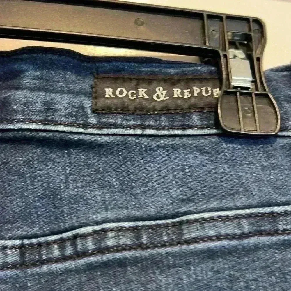 Rock and Republic Berlin skinny jeans size 6. In great condition! - Image 10