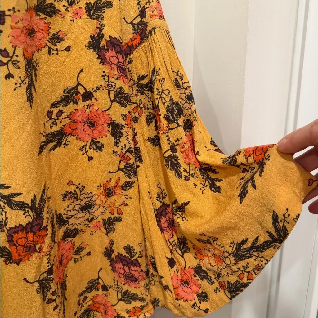 Free People Tiered Boho Floral Tunic Blouse size XS mustard yellow - Image 7