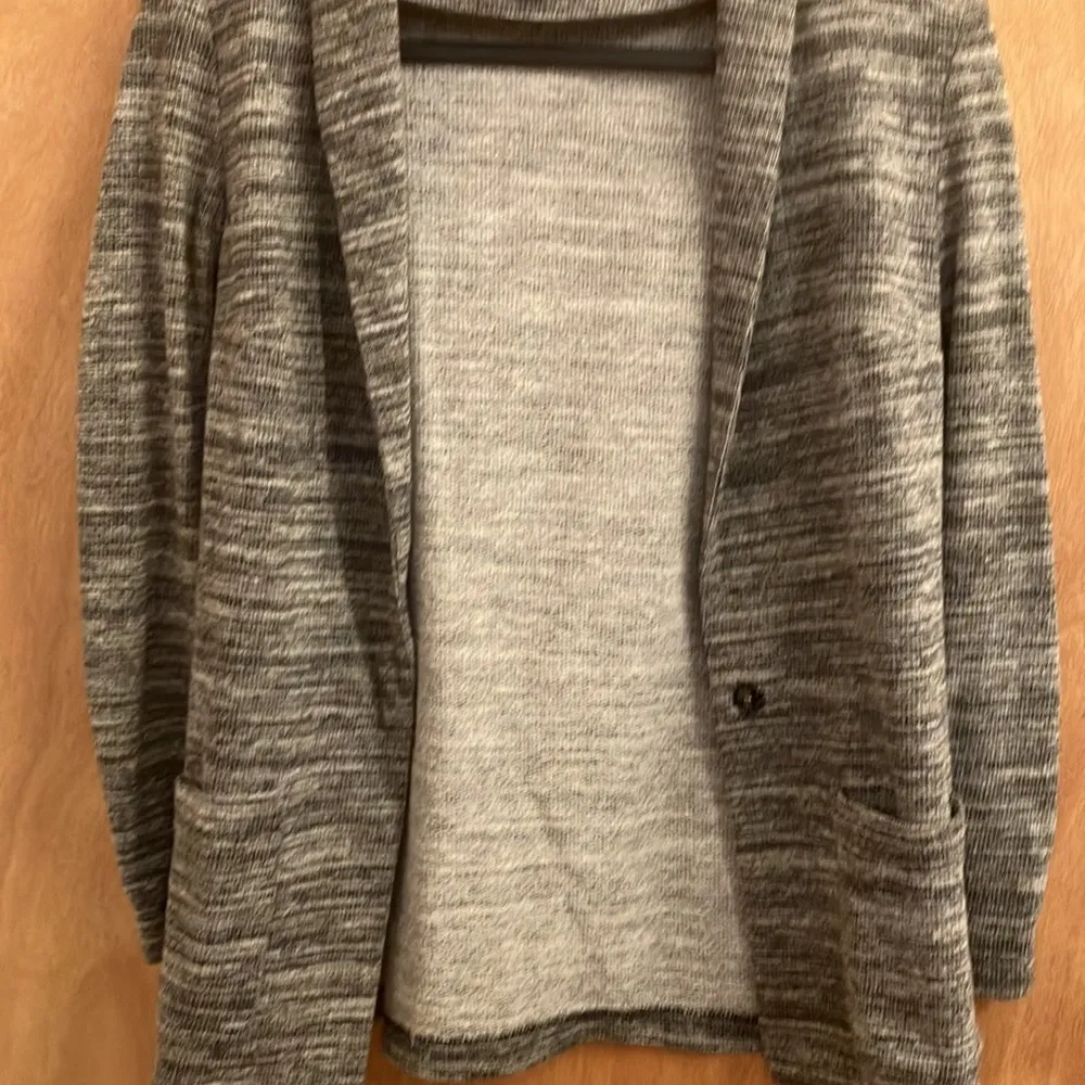 Grey and black knit boyfriend blazer woman’s size 2 - Image 5