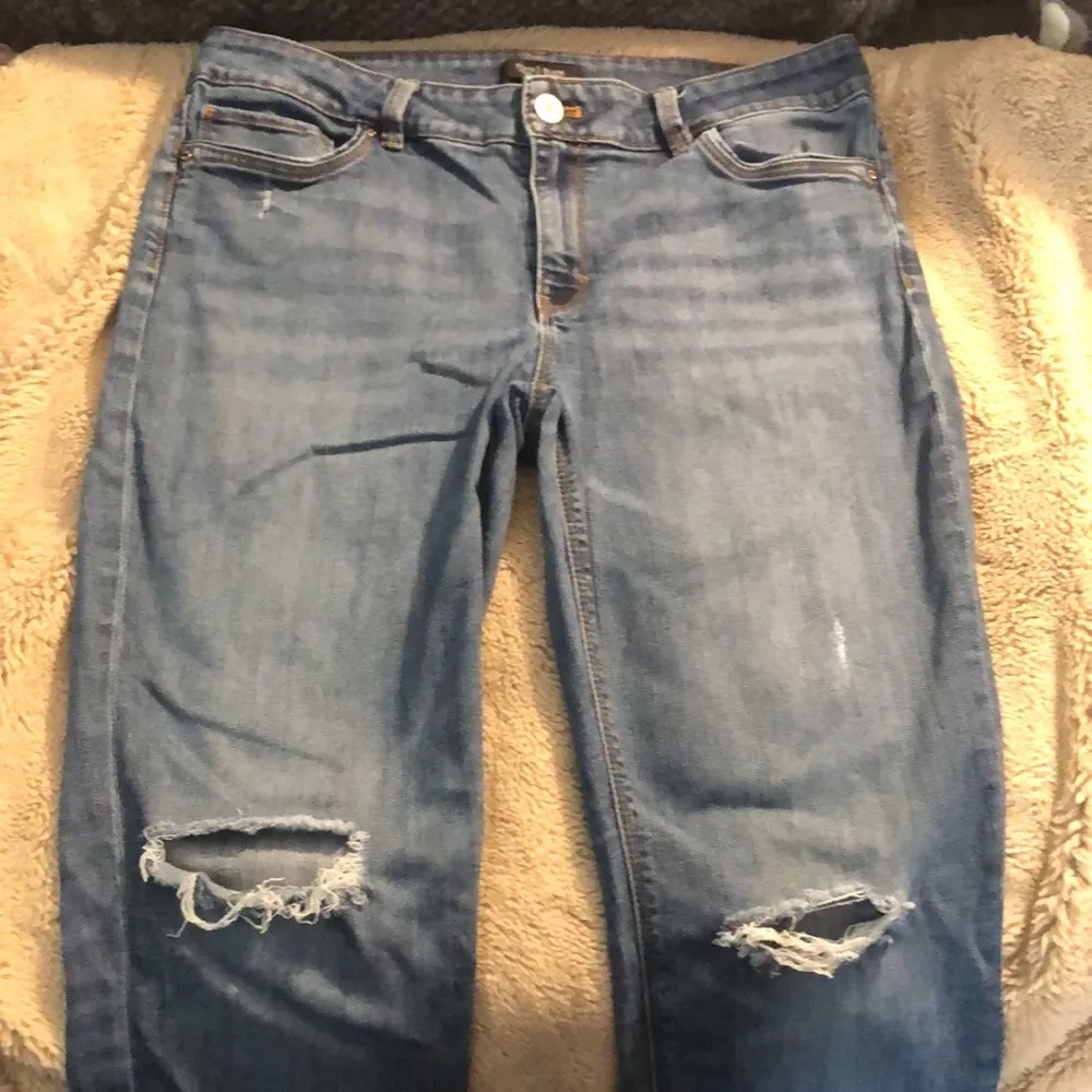 LAST CHANCE 💄 WHBM Medium Wash Skimmer Jeans, size 10 - Image 2