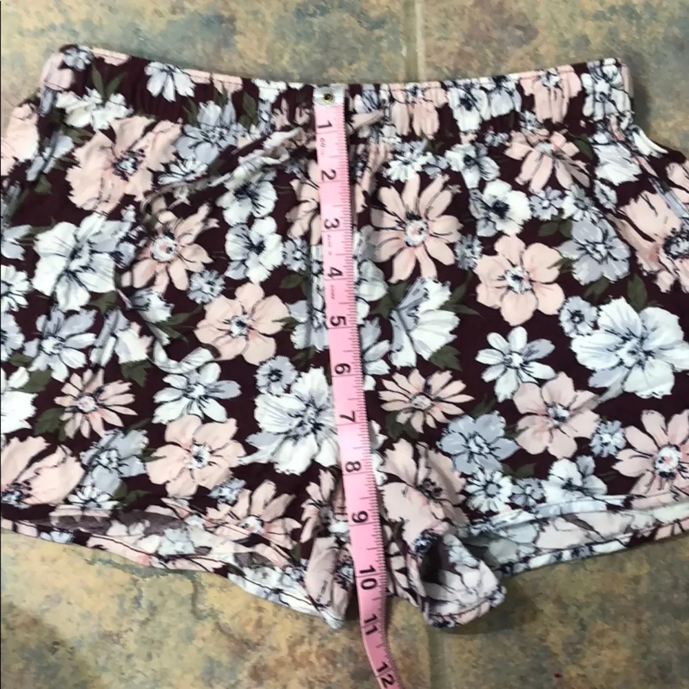 flower patterned small flowy shorts :-) - Image 6