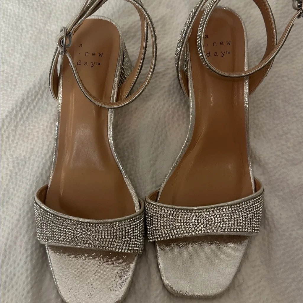 Target brand rhinestone sandal dress shoe sz7.5 - Image 3