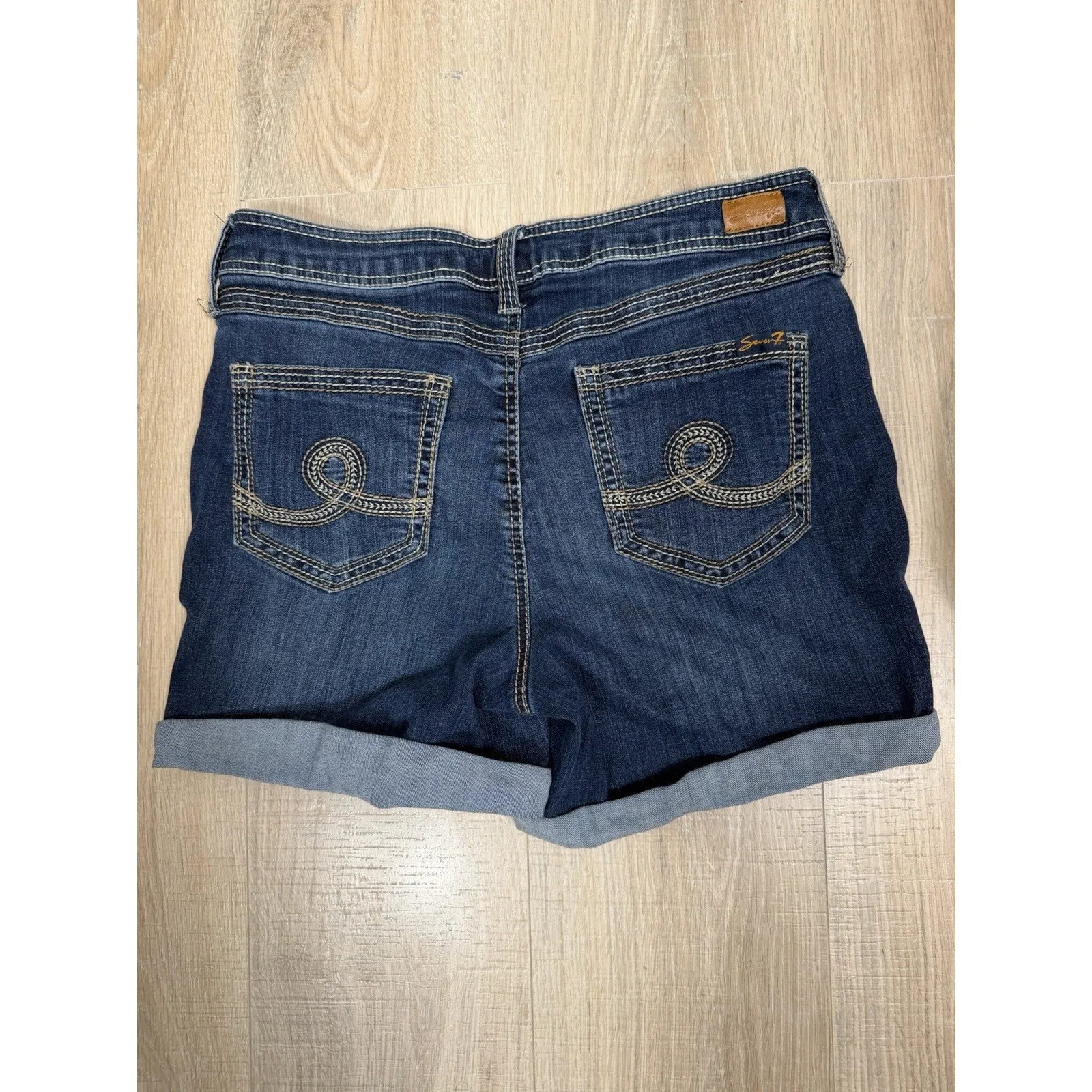 Seven7 Women’s Dark Wash Denim Shorts Size 10 Cuffed Stretch Jean Shorts - Image 4