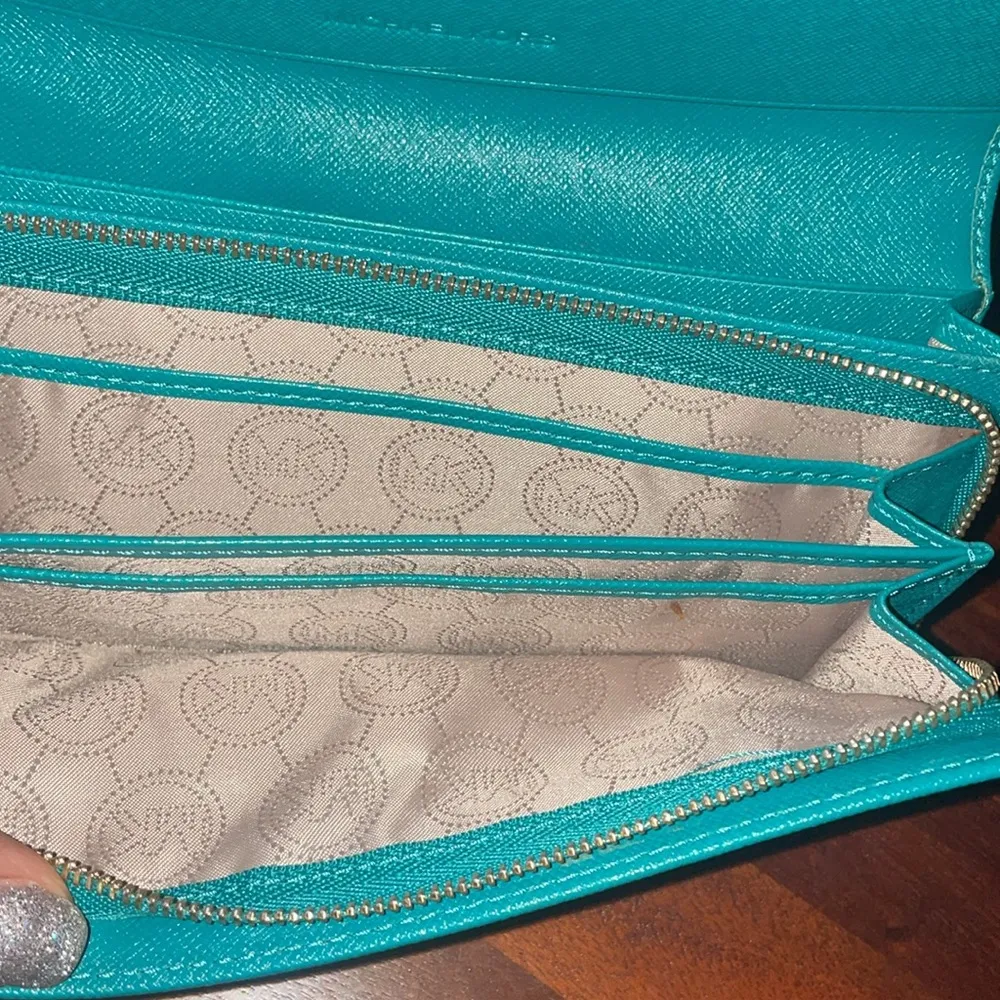 MICHAEL KORS Wallet multi card holder zip change compartment gold hardware - Image 5