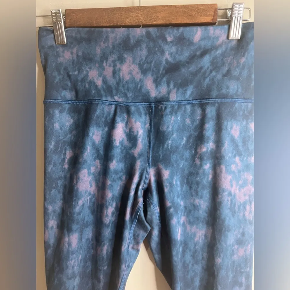 Athleta 7/8 elation leggings size small watercolor print - Image 3