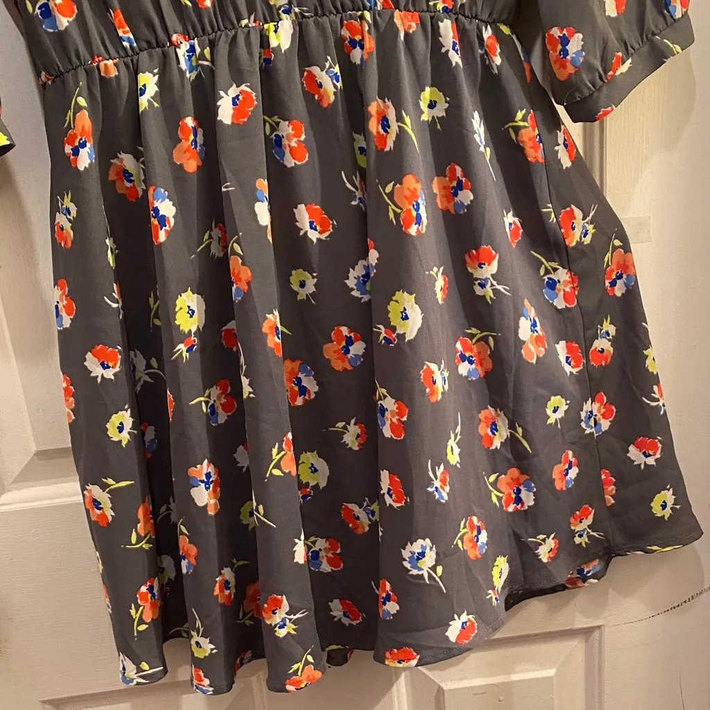 Lush Gray Midi Dress with Vibrant Floral Print - Image 6