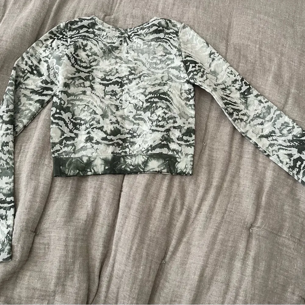 Fabletics Mari Seamless Long Sleeve Top - Image 8