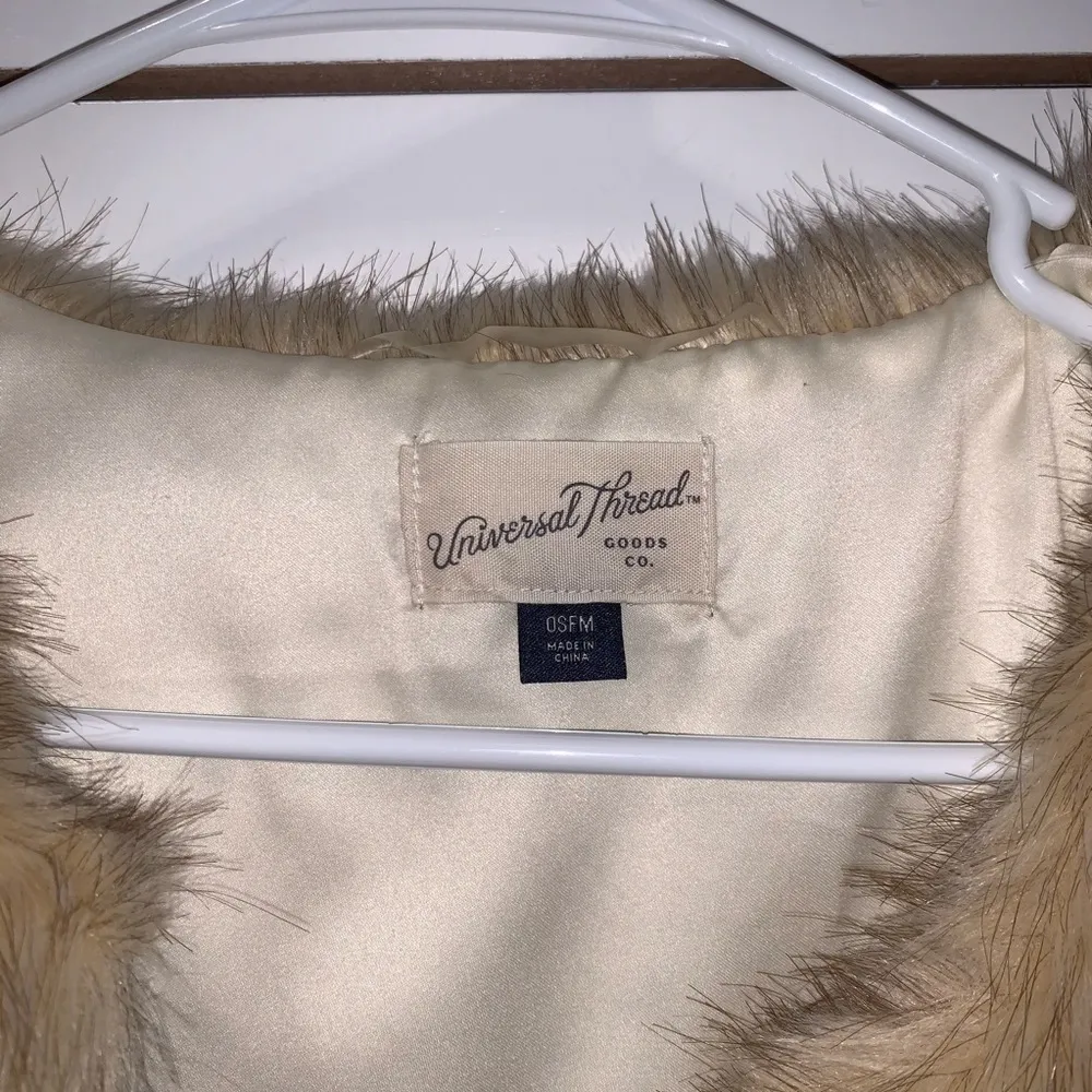 Universal Thread Faux Fur Mob Wife Vest - Image 5