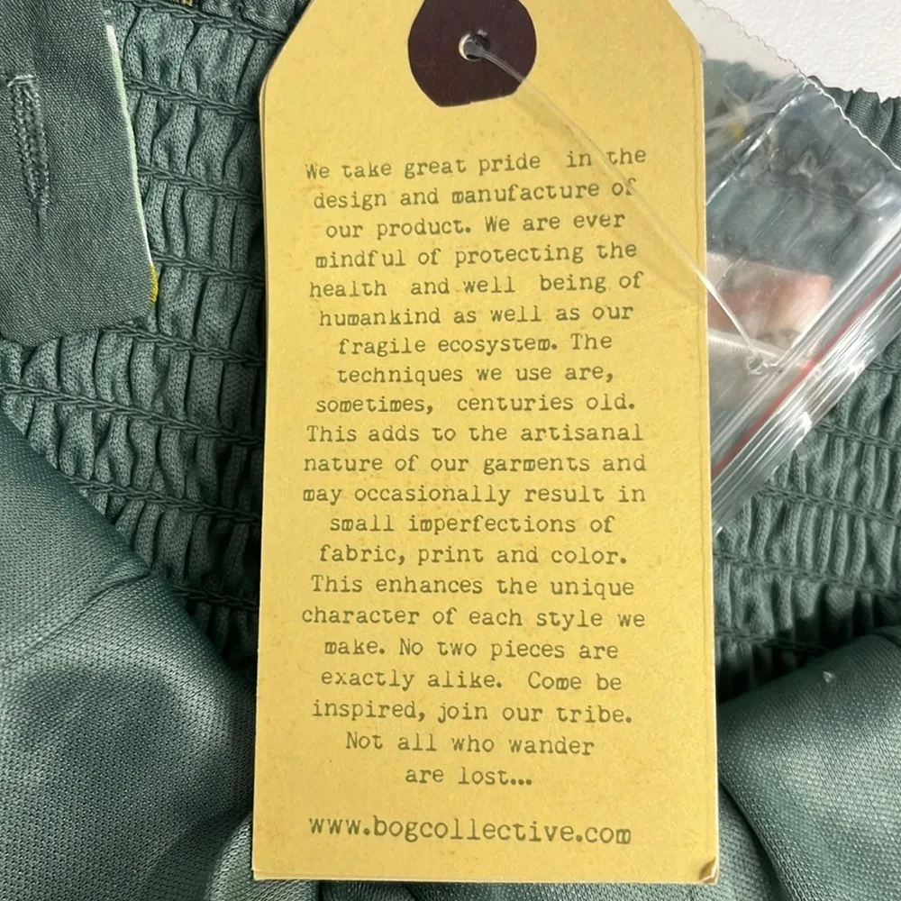 NWT small floral print crop top sweetheart neckline quilted tank top ruched top Green - Image 10