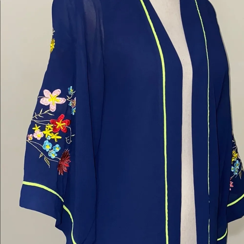 Double Zero blue kimono size small pre owned - Image 10