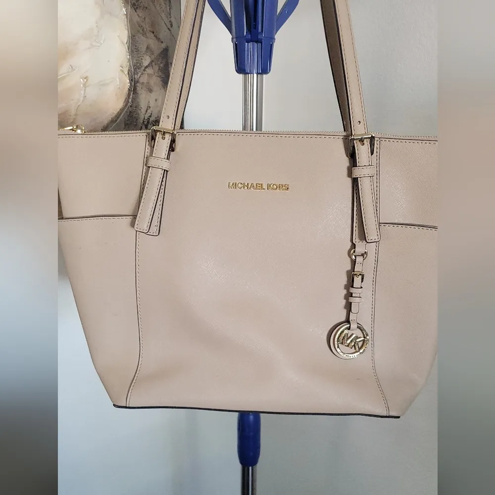 Michael Kors Jet Set Large Beige Top Zipper Tote Bag Tan - Image 11