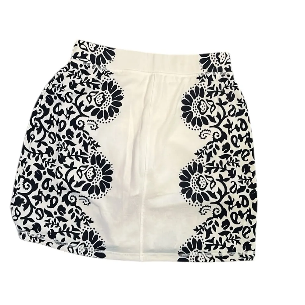 Talbots  Floral Navy and White Skort - Image 3