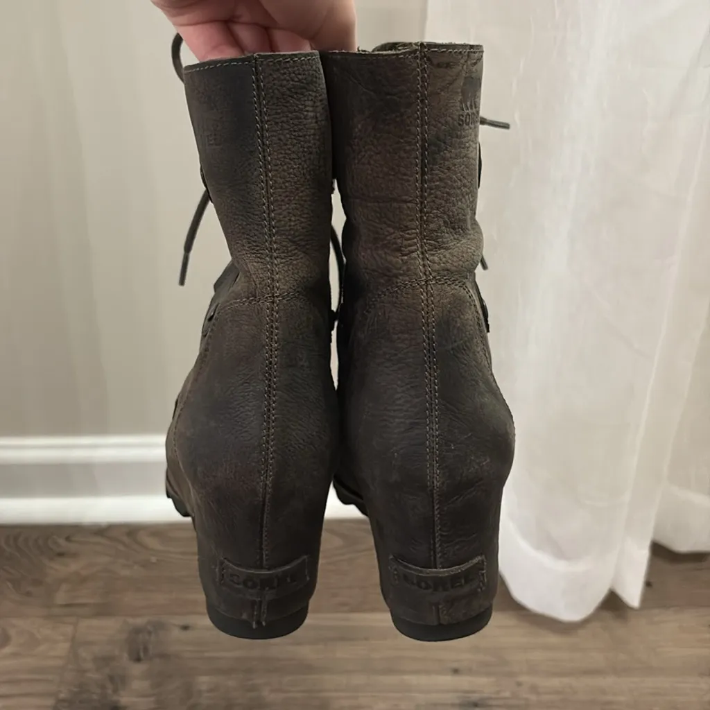 SOREL Joan of Arctic wedge heel mid boots 9.5 - Image 4