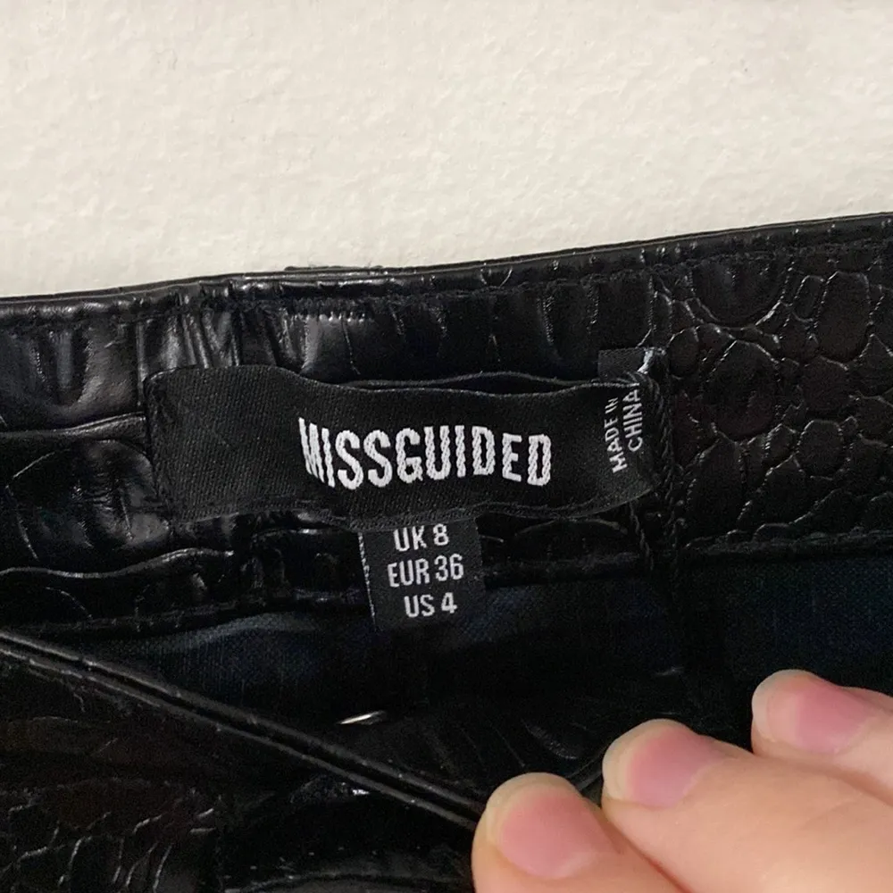 Missguided faux leather croc embossed straight leg pants in black size 4 - Image 10
