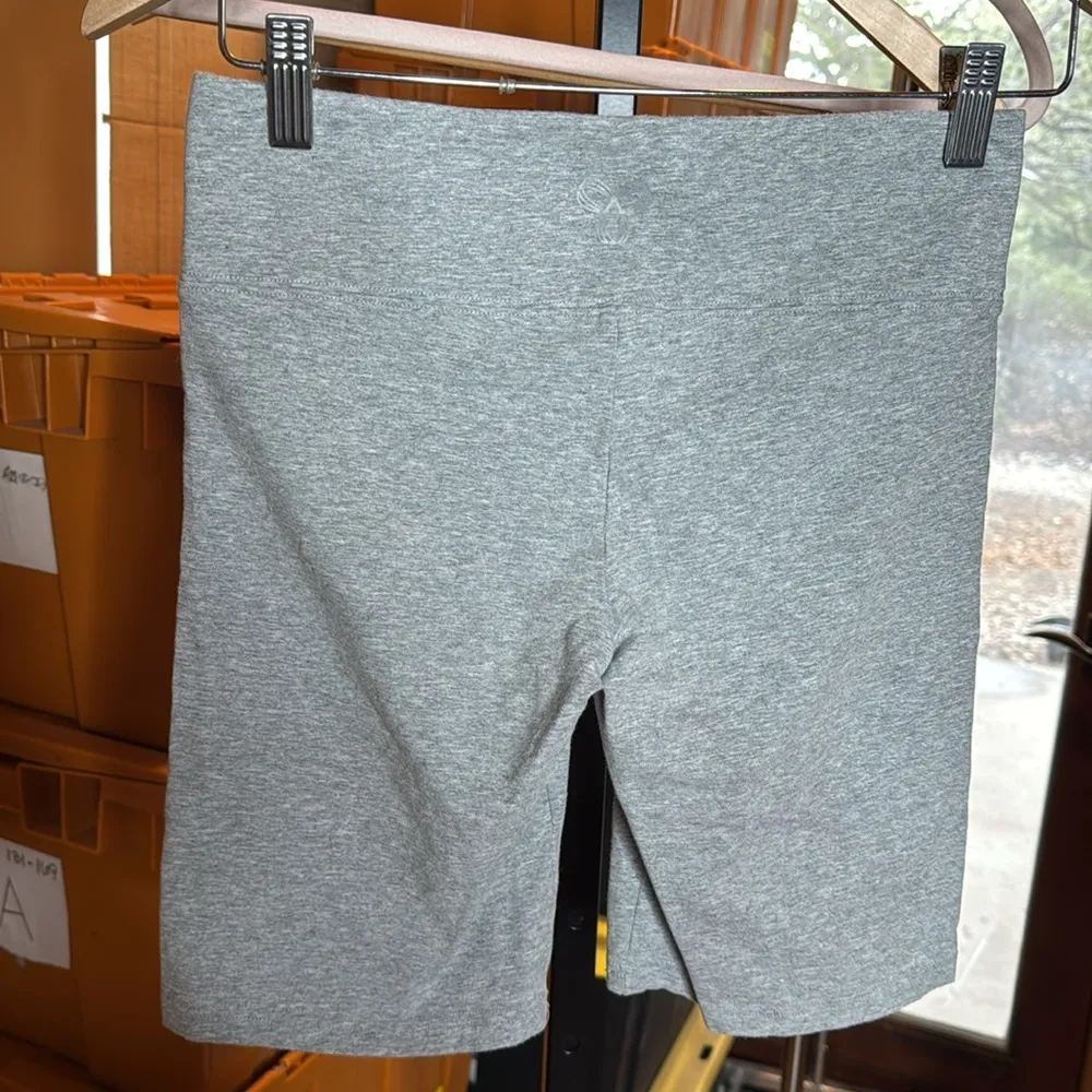 Aritzia x Tna Chill Mid Rise Biker Shorts Gray Size Small - Image 4