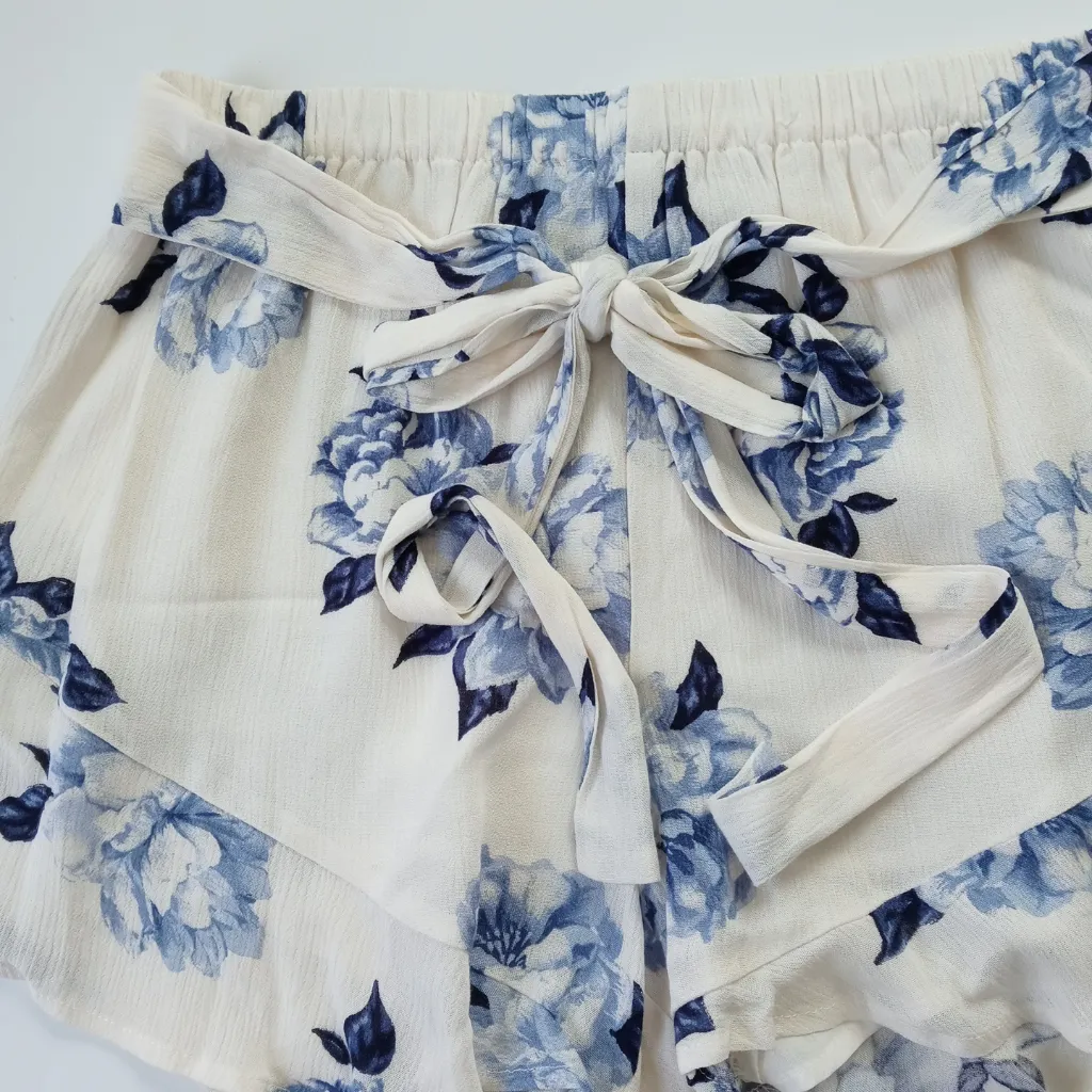 Blu Pepper Women Floral Print Short Size Medium - Image 2