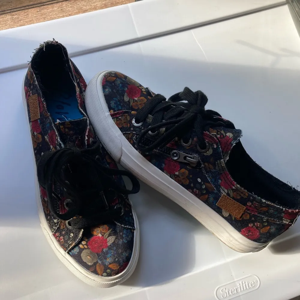 Floral Slip On Shoes Red Size 8 - Image 9