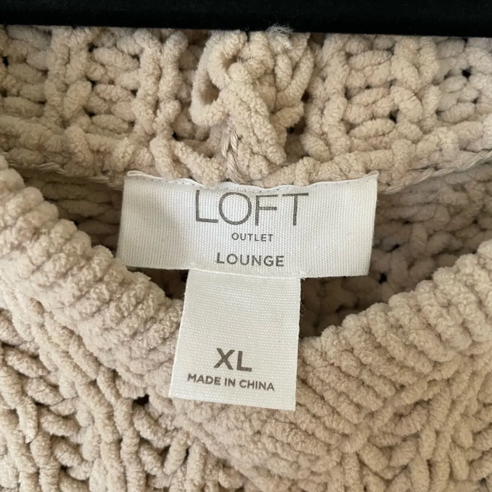 EUC Loft Lounge Beige Tan Quilted Style V- Neck Hoodie - Image 3