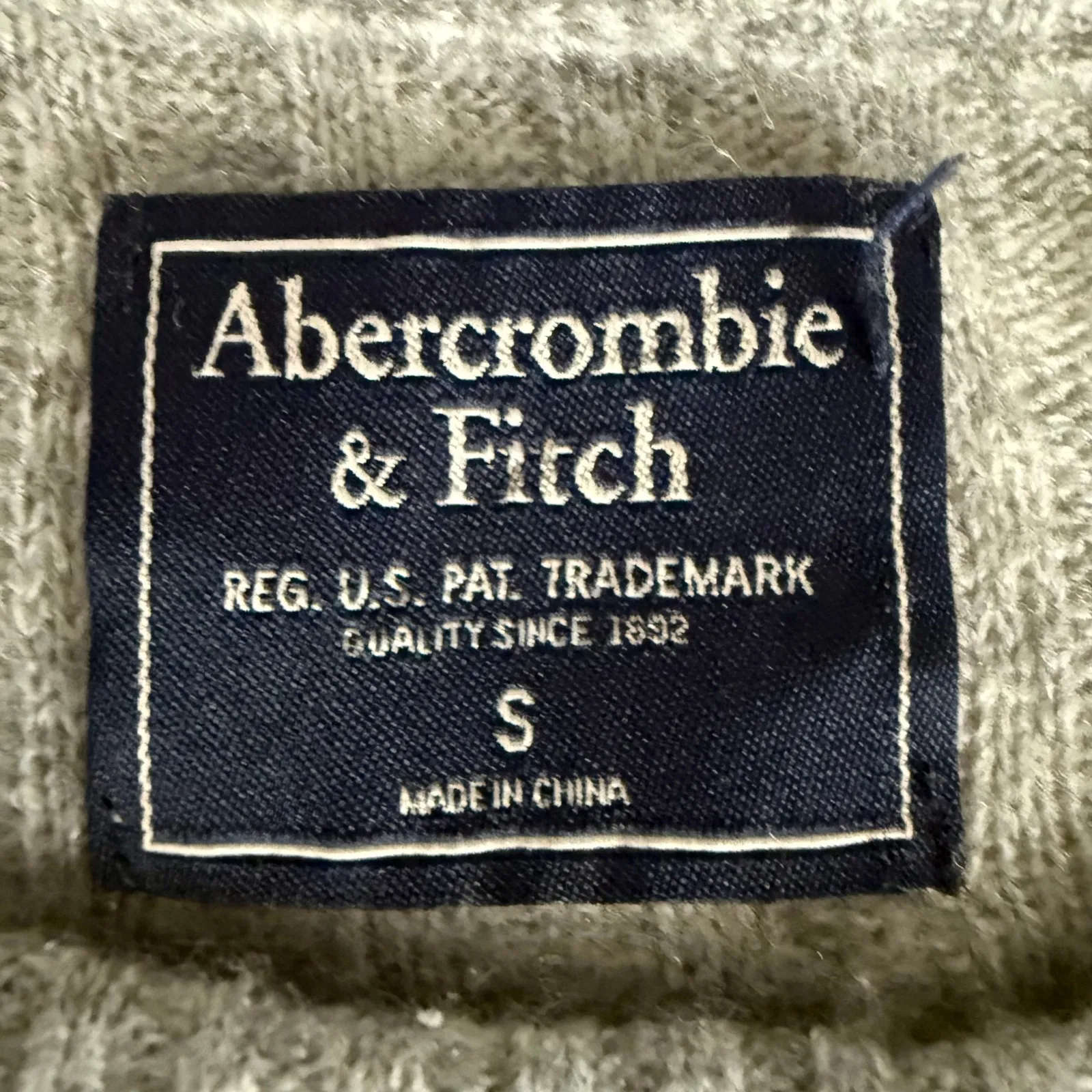 Abercrombie and Fitch Gray Long Sleeve Oversized‎ Sweater Size Small - Image 8
