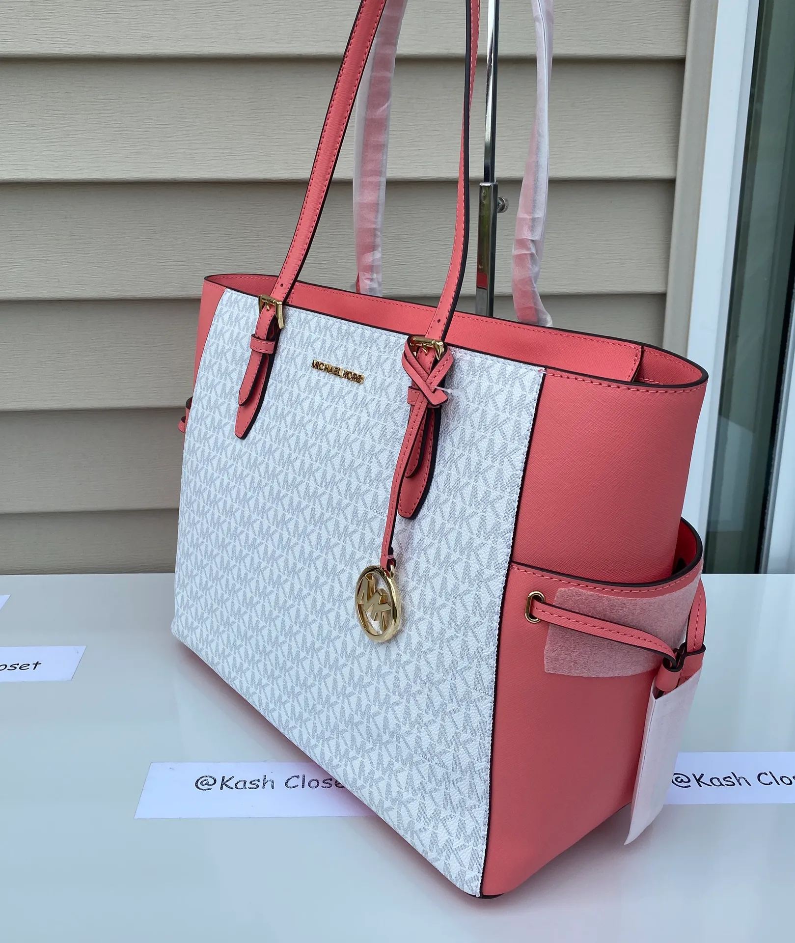 Michael Kors MK Gilly LG Drawstring Tote Grapefruit - Image 5