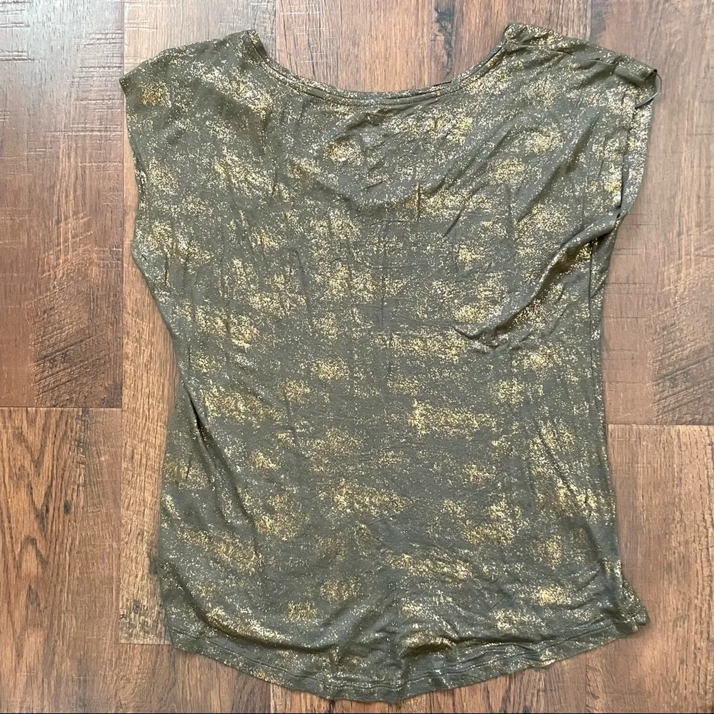 JENNIFER LOPEZ green/gold metallic top, size M - Image 2