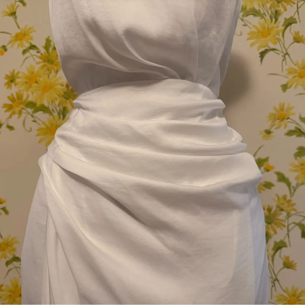 DO+BE  White One-Shoulder Midi Dress - Image 4